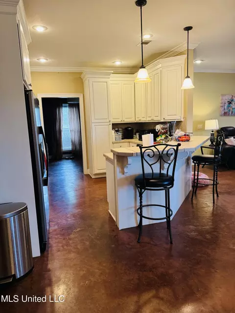 Kitchen - 8 Audubon Pl, Natchez, MS 39120 photo 2 of 2