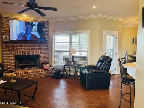 Living - 8 Audubon Pl, Natchez, MS 39120 photo 1 of 1
