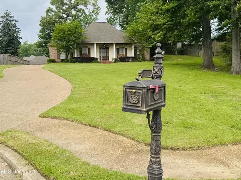 8 Audubon Pl, Natchez, MS 39120