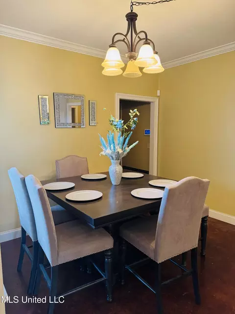 Dining - 8 Audubon Pl, Natchez, MS 39120 photo 1 of 1
