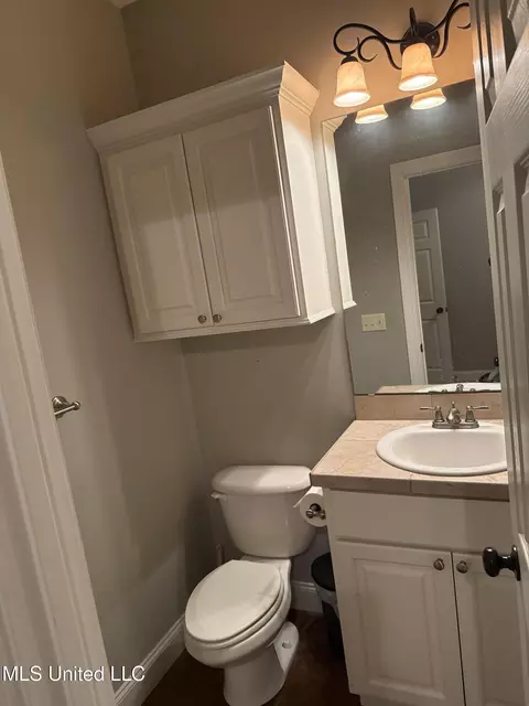 Bath - 8 Audubon Pl, Natchez, MS 39120 photo 6 of 6