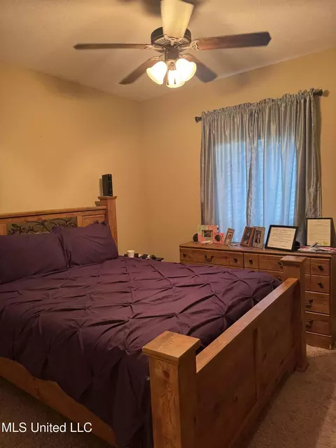 Bedroom - 8 Audubon Pl, Natchez, MS 39120 photo 2 of 3