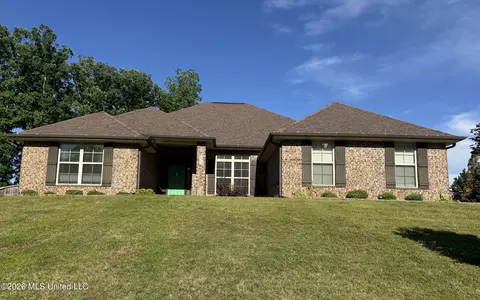 5212 Weathers Dr, Olive Branch, MS 38654