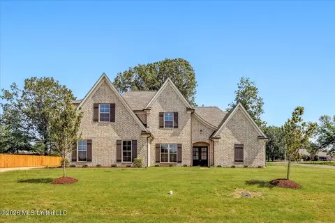 5405 Hazelwood Dr, Lake Cormorant, MS 38641