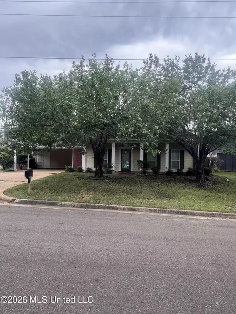 727 Hawthorn Green Dr, Ridgeland, MS 39157