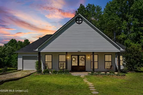 227 Christian College Rd, Senatobia, MS 38668