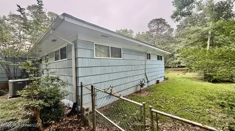 Exterior - 219 Mcree Dr, Clinton, MS 39056 photo 5 of 6