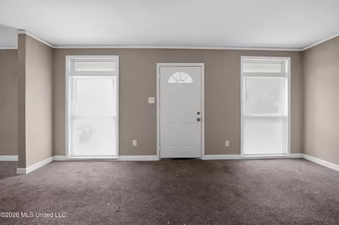 Living - 305 Broadmoor Dr, Jackson, MS 39206 photo 2 of 10