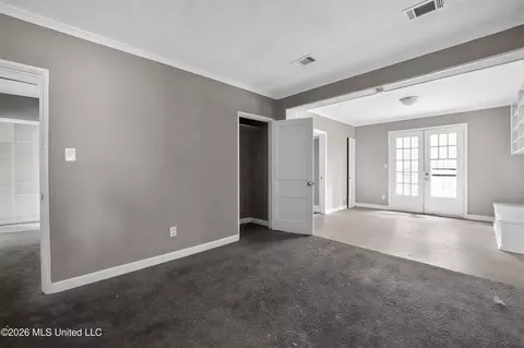 Living - 305 Broadmoor Dr, Jackson, MS 39206 photo 9 of 10