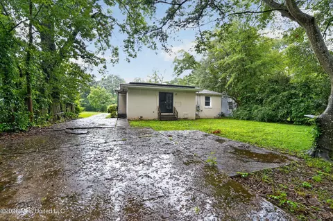 Exterior - 305 Broadmoor Dr, Jackson, MS 39206 photo 2 of 7