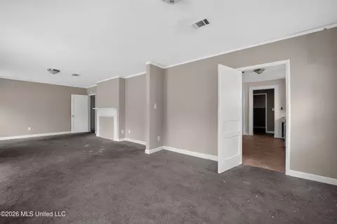Living - 305 Broadmoor Dr, Jackson, MS 39206 photo 5 of 10