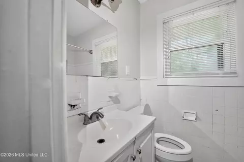 Bath - 305 Broadmoor Dr, Jackson, MS 39206 photo 2 of 5