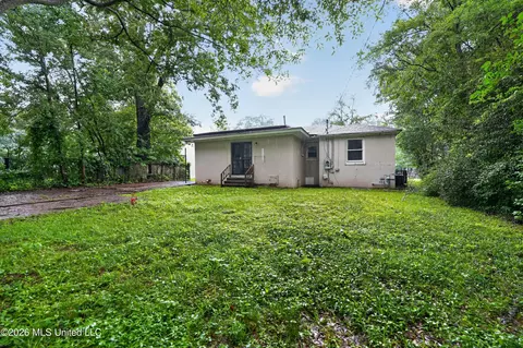 Exterior - 305 Broadmoor Dr, Jackson, MS 39206 photo 5 of 7