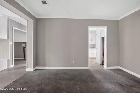 Living - 305 Broadmoor Dr, Jackson, MS 39206 photo 7 of 10