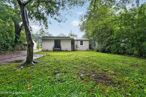 Exterior - 305 Broadmoor Dr, Jackson, MS 39206 photo 6 of 7