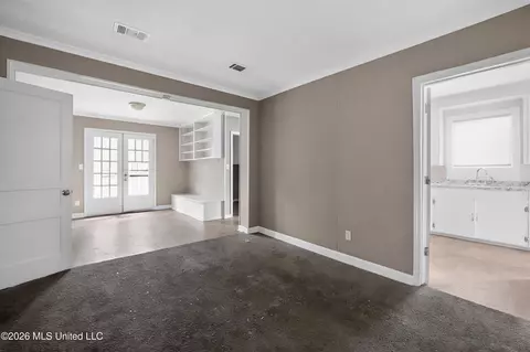 Living - 305 Broadmoor Dr, Jackson, MS 39206 photo 8 of 10