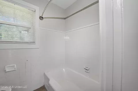Bath - 305 Broadmoor Dr, Jackson, MS 39206 photo 5 of 5