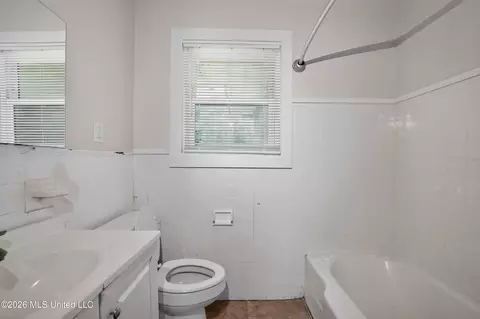 Bath - 305 Broadmoor Dr, Jackson, MS 39206 photo 1 of 5