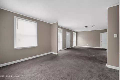 Living - 305 Broadmoor Dr, Jackson, MS 39206 photo 6 of 10