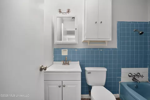 Bath - 349 Queen Isabella, Jackson, MS 39209 photo 2 of 2