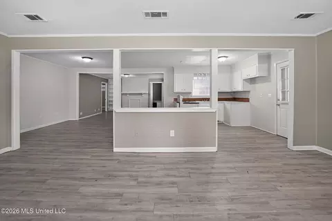 Living - 5656 Plemon St, Jackson, MS 39206 photo 14 of 28