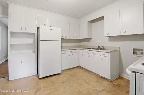 Kitchen - 5656 Plemon St, Jackson, MS 39206 photo 3 of 4