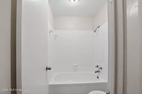 Bath - 5656 Plemon St, Jackson, MS 39206 photo 5 of 9