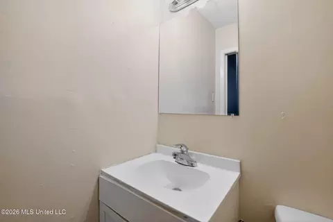 Bath - 5656 Plemon St, Jackson, MS 39206 photo 1 of 9
