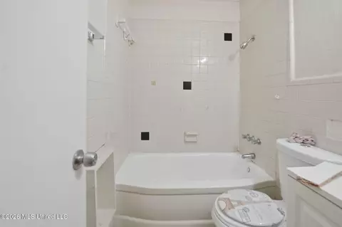 Bath - 5656 Plemon St, Jackson, MS 39206 photo 8 of 9