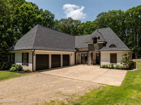 5205 Polk Ln, Olive Branch, MS 38654