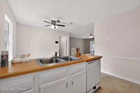 Kitchen - 1704 Brookhollow Cir, Jackson, MS 39212 photo 2 of 2