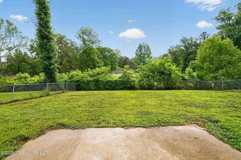 Exterior - 1704 Brookhollow Cir, Jackson, MS 39212 photo 2 of 6