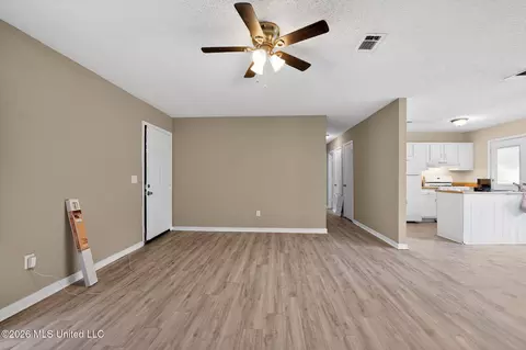 Living - 1704 Brookhollow Cir, Jackson, MS 39212 photo 3 of 8