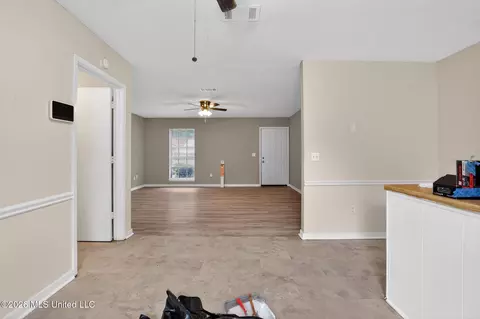 Living - 1704 Brookhollow Cir, Jackson, MS 39212 photo 2 of 8