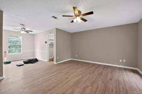 Living - 1704 Brookhollow Cir, Jackson, MS 39212 photo 4 of 8