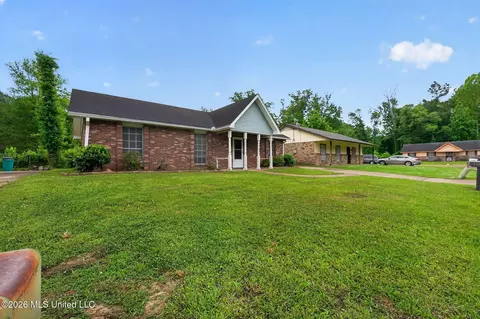 Exterior - 1704 Brookhollow Cir, Jackson, MS 39212 photo 6 of 6