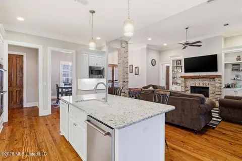 Kitchen - 113 First Colony Blvd, Madison, MS 39110 photo 2 of 3