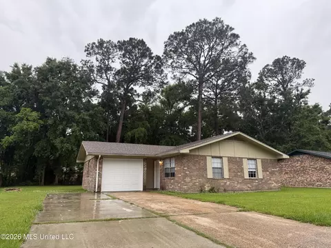 1605 Riverside Dr, Gautier, MS 39553
