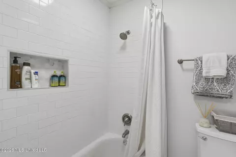 Bath - 7 Eastbrooke St, Jackson, MS 39216 photo 2 of 3
