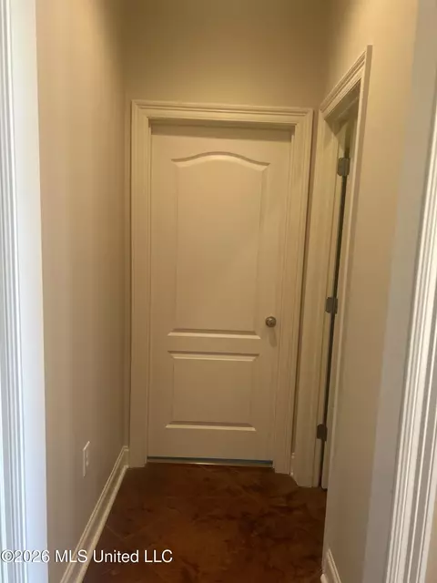Entry Way - 304 Riverton Ct, Byram, MS 39272 photo 4 of 4