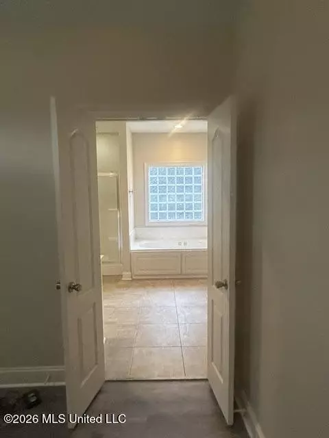 Entry Way - 304 Riverton Ct, Byram, MS 39272 photo 2 of 4