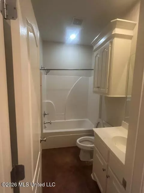 Bath - 304 Riverton Ct, Byram, MS 39272 photo 3 of 5