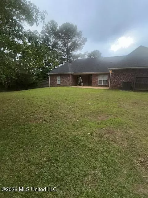 Exterior - 304 Riverton Ct, Byram, MS 39272 photo 2 of 3