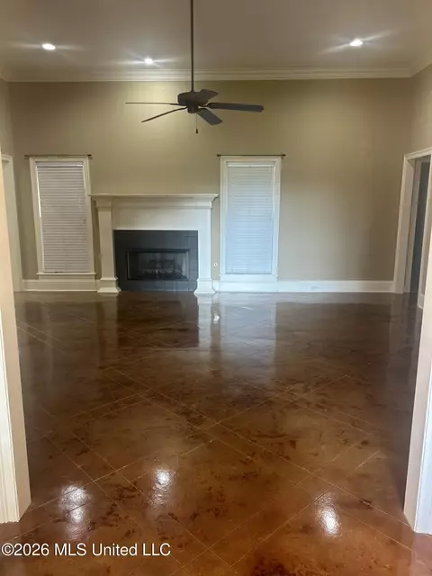 Living - 304 Riverton Ct, Byram, MS 39272 photo 2 of 3