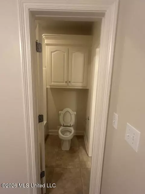 Bath - 304 Riverton Ct, Byram, MS 39272 photo 4 of 5