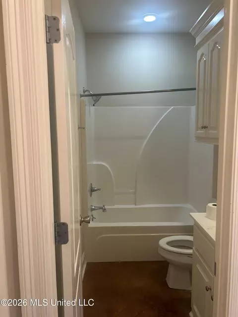 Bath - 304 Riverton Ct, Byram, MS 39272 photo 7 of 7