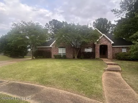304 Riverton Ct, Byram, MS 39272