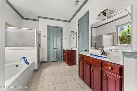 Bath - 3558 Williams Brooke Ln, Hernando, MS 38632 photo 1 of 5