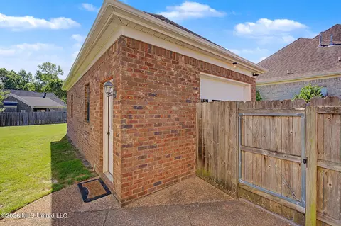 Exterior - 932 Gates St, Hernando, MS 38632 photo 4 of 8