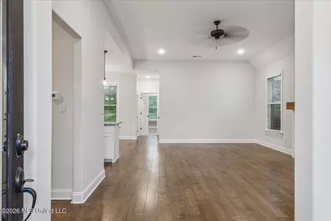 Entry Way - 2150 Watson Vw, Nesbit, MS 38651 photo 1 of 6